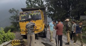 गोपेश्वर में तेज रफ्तार ट्रक का कहर: बाइक सवार की दर्दनाक मौत