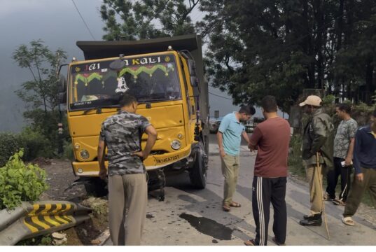 गोपेश्वर में तेज रफ्तार ट्रक का कहर: बाइक सवार की दर्दनाक मौत
