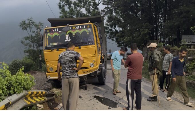 गोपेश्वर में तेज रफ्तार ट्रक का कहर: बाइक सवार की दर्दनाक मौत