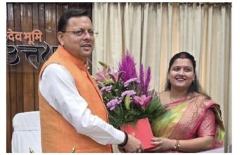 मुख्यमंत्री के गोपेश्वर दौरे के बाद बैनर-पोस्टर हटाने पर विवाद, प्रधान संगठन की प्रदेश अध्यक्ष ने लगाए आरोप, नगर पालिका ने बताया नियमानुसार कार्रवाई