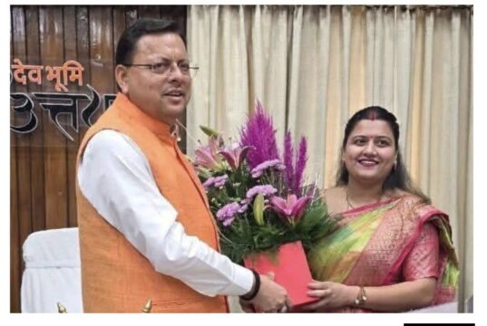 मुख्यमंत्री के गोपेश्वर दौरे के बाद बैनर-पोस्टर हटाने पर विवाद, प्रधान संगठन की प्रदेश अध्यक्ष ने लगाए आरोप, नगर पालिका ने बताया नियमानुसार कार्रवाई