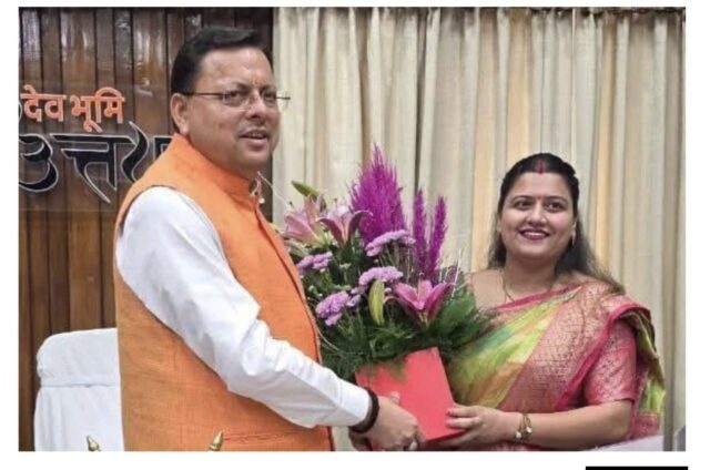 मुख्यमंत्री के गोपेश्वर दौरे के बाद बैनर-पोस्टर हटाने पर विवाद, प्रधान संगठन की प्रदेश अध्यक्ष ने लगाए आरोप, नगर पालिका ने बताया नियमानुसार कार्रवाई