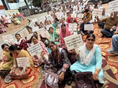 RTE से पूर्व नियुक्त शिक्षकों को TET से छूट और OPS बहाली की मांग को लेकर शिक्षक संघ का धरना-प्रदर्शन