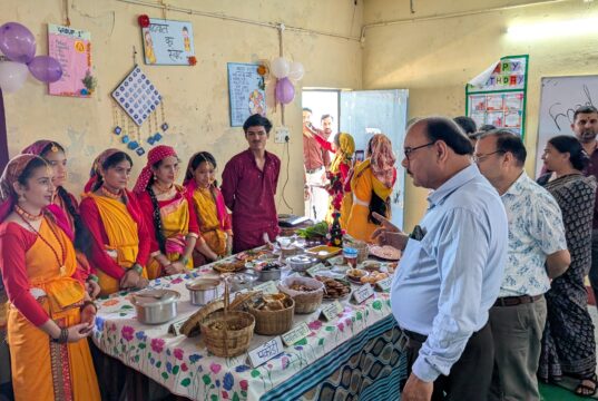 गोपेश्वर महाविद्यालय में पहाड़ी फूड फेस्टिवल, पारंपरिक व्यंजनों के संरक्षण का दिया संदेश