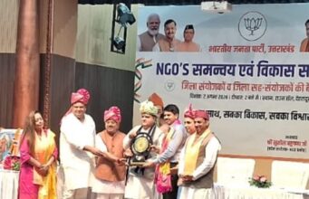 देहरादून टाउन हॉल में सेवा एनजीओ सम्मानित, पर्यावरण व गौ सेवा के कार्यों को मिली सराहना