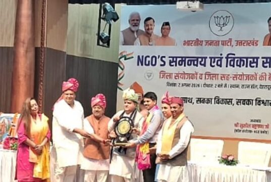 देहरादून टाउन हॉल में सेवा एनजीओ सम्मानित, पर्यावरण व गौ सेवा के कार्यों को मिली सराहना