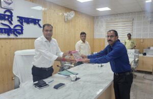 स्वतंत्रता संग्राम सेनानियों के सम्मान से जुड़े लंबित कार्यों में लाई जाएगी तेजी: डीएम