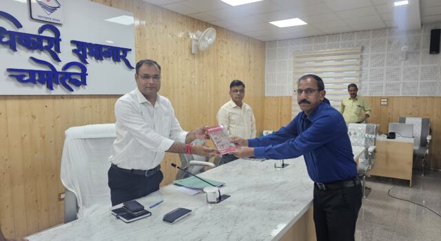 स्वतंत्रता संग्राम सेनानियों के सम्मान से जुड़े लंबित कार्यों में लाई जाएगी तेजी: डीएम