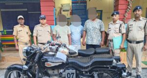 चालान के बाद पुलिस ने सीज कीं दो बुलेट, चालक ही उठा ले गए बाइक