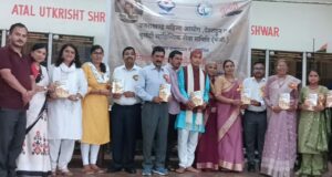बाल कवि कार्तिक तिवारी की पुस्तक ‘बालपन’ का विमोचन