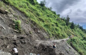 3 दिन से बंद है गडोरा किरूली सड़क, 15वर्ष बाद भी नहीं सुधरे हालात
