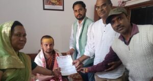 ज्योर्तिमठ में श्री अभिमुक्तेश्वरानंद के शिष्य को सौंपा पत्र, सरकार बनने पर दर्जा देने का लिया संकल्प