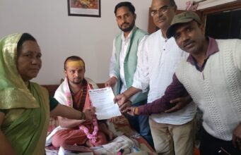 ज्योर्तिमठ में श्री अभिमुक्तेश्वरानंद के शिष्य को सौंपा पत्र, सरकार बनने पर दर्जा देने का लिया संकल्प