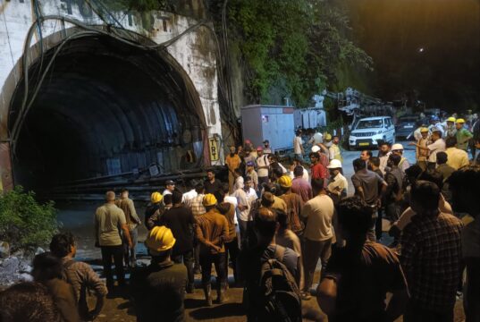 रेस्क्यू अभियान में गए सभी छह बचावकर्मी भी सुरक्षित, तीन लोगों की तलाश जारी