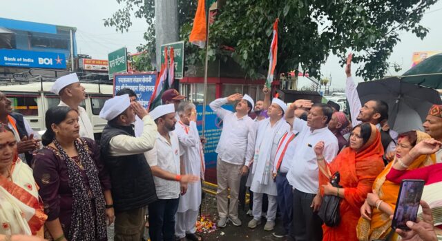 स्वतंत्रता दिवस पर कांग्रेस ने निकाली प्रभातफेरी और तिरंगा रैली, प्रदेश अध्यक्ष गणेश गोदियाल रहे मौजूद