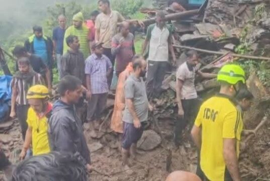 लगातार बारिश से जनजीवन प्रभावित, मेहर गांव में मकान ढहने से मासूम की मौत; दो की तलाश जारी