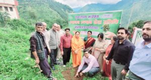 पर्यावरण संरक्षण के लिए सेन्टर स्कूल में किया वृक्षारोपण