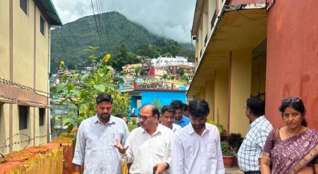 जर्जर बीएड भवन की मरम्मत तक वैकल्पिक व्यवस्था की मांग