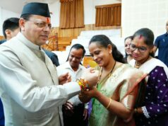 मुख्यमंत्री को महिलाओं ने बांधा रक्षा सूत्र, दी रक्षा बंधन की शुभकामनाएं