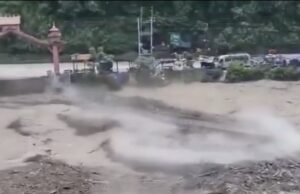 नेपाल में भोटेकोशी नदी की बाढ़ से तबाही, 17 शव बरामद; 384 पर्यटकों से संपर्क नहीं
