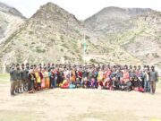 द्वतीय रक्षा पंक्ति की बहनो ने सीमा के प्रहरियों को पहनाई राखी