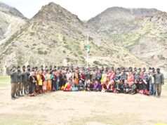 द्वतीय रक्षा पंक्ति की बहनो ने सीमा के प्रहरियों को पहनाई राखी