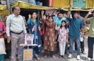 विधायक महेश जीना के विरोध में यूकेडी ने फूंका पुतला, इस्तीफे की मांग