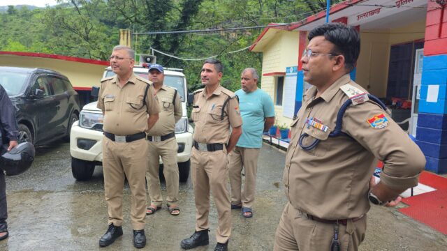 अलकनंदा नदी में युवक ने लगाई छलांग, तलाश जारी