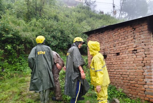 पुराने मकान की दीवार गिरने से दो लोगों की मौत, मलबे में दबे शव SDRF ने निकाले