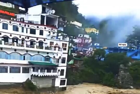 चमोली में बारिश का कहर, उफान पर अलकनंदा-पिंडर; नदी किनारे बसे घरों पर खतरा