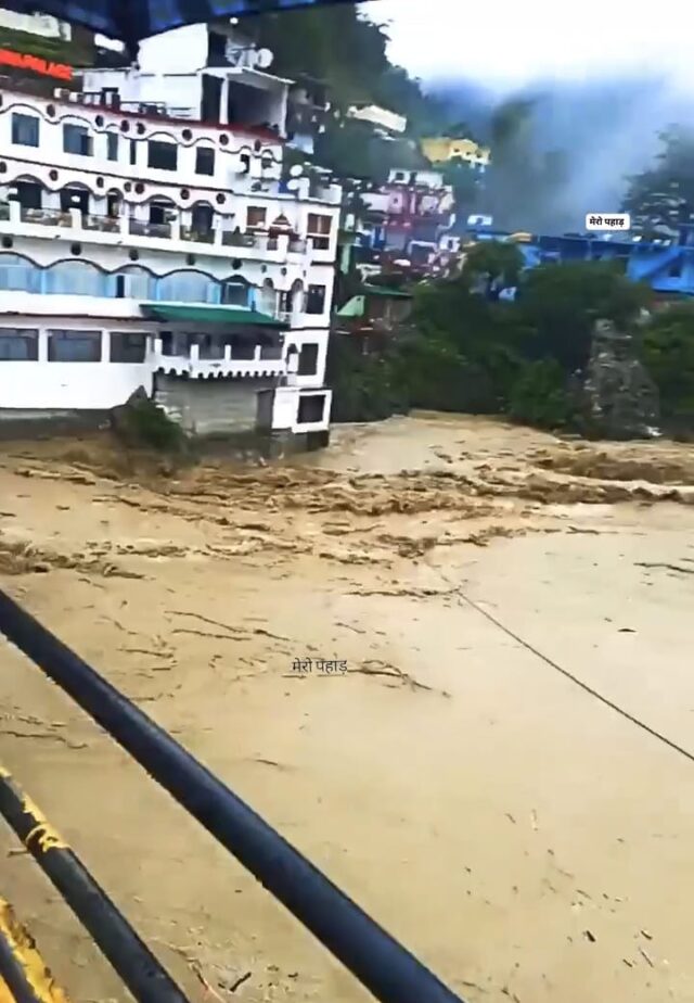 चमोली में बारिश का कहर, उफान पर अलकनंदा-पिंडर; नदी किनारे बसे घरों पर खतरा