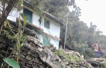 देवाल के ल्वाणी में भूस्खलन का खतरा, कई परिवारों के घरों पर मंडरा रहा संकट