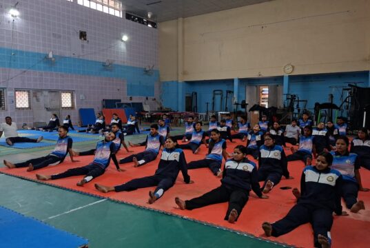 योग से आत्मबोध और तनाव प्रबंधन का प्रशिक्षण, बीएड विद्यार्थियों ने सीखे विभिन्न आसन व प्राणायाम