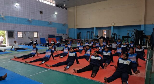 योग से आत्मबोध और तनाव प्रबंधन का प्रशिक्षण, बीएड विद्यार्थियों ने सीखे विभिन्न आसन व प्राणायाम