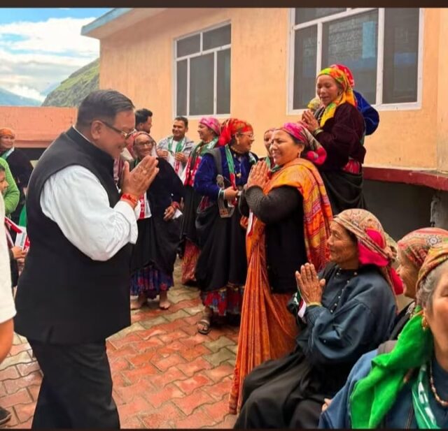 चमोली में कांग्रेस ने तेज की चुनावी तैयारियां, नगर मंडल पदाधिकारियों का किया सम्मान