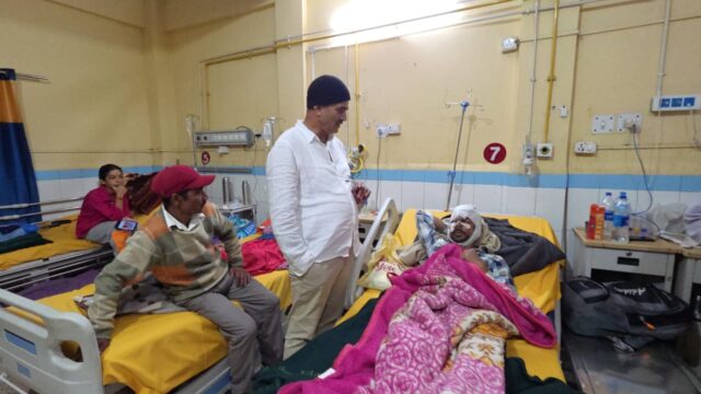 भालू के हमले में ग्रामीण गंभीर घायल, डंडी के सहारे पहुंचाया अस्पताल