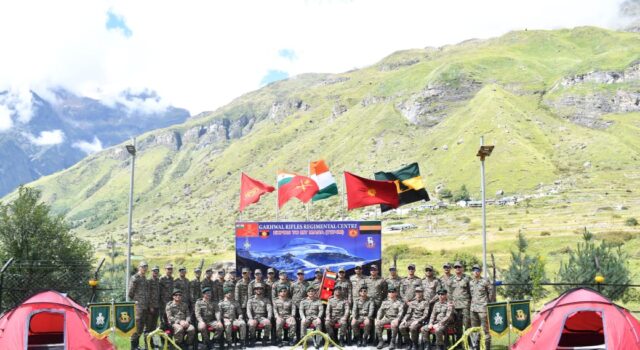 31 सदस्यीय दल को ब्रिगेडियर विनोद सिंह नेगी ने किया फ्लैग ऑफ, पौधरोपण कर दिया हिमालय संरक्षण का संदेश
