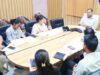 स्थानीय उद्योगों की मैपिंग कर हाई स्किलिंग एवं अप्रेंटिसशिप को बढ़ावा दें: जिलाधिकारी