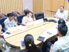 स्थानीय उद्योगों की मैपिंग कर हाई स्किलिंग एवं अप्रेंटिसशिप को बढ़ावा दें: जिलाधिकारी