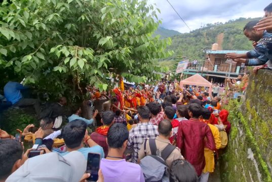 बधाड़ की ईष्टदेवी मां नंदा की डोली व लोकजात यात्रा धरामल्ला, पूर्णा, देवाल बाजार होते इच्छोली गांव पहुंची