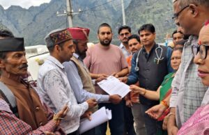 ज्योर्तिमठ अस्पताल की बदहाल स्वास्थ्य व्यवस्था को लेकर UKD का धरना-प्रदर्शन