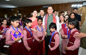 दिव्यांग बच्चों के बीच मुख्यमंत्री धामी ने मनाया जन्मदिन बच्चों के साथ केक काटकर साझा की खुशियां, कहा- उनका स्नेह सबसे खास उपहार