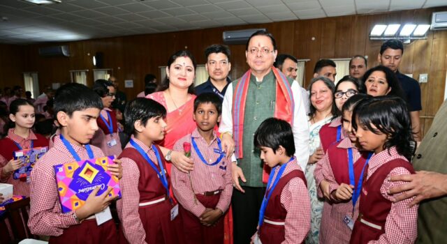 दिव्यांग बच्चों के बीच मुख्यमंत्री धामी ने मनाया जन्मदिन बच्चों के साथ केक काटकर साझा की खुशियां, कहा- उनका स्नेह सबसे खास उपहार