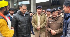 माँ नन्दा की डोलियां बढ़ीं निर्जन पड़ावों की ओर, सुरक्षा की जिम्मेदारी संभालते ग्राउंड जीरो पर डटे डीएम-एसपी
