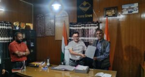 भालुओं और लंगूरों के आतंक से निजात की मांग, सीएम को भेजा ज्ञापन