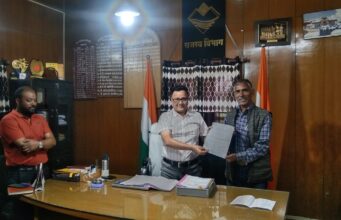 भालुओं और लंगूरों के आतंक से निजात की मांग, सीएम को भेजा ज्ञापन
