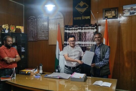 भालुओं और लंगूरों के आतंक से निजात की मांग, सीएम को भेजा ज्ञापन