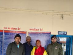 बद्रीनाथ धाम में बिछड़ी महिला को पुलिस ने परिजनों से मिलाया, खोया मोबाइल भी कराया बरामद
