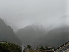 चमोली में बारिश-बर्फबारी का दौर, बद्रीनाथ और हेमकुंड में श्रद्धालु उत्साहित