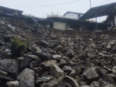 द्रोणागिरी में भूस्खलन से कई मकान खतरे की जद में